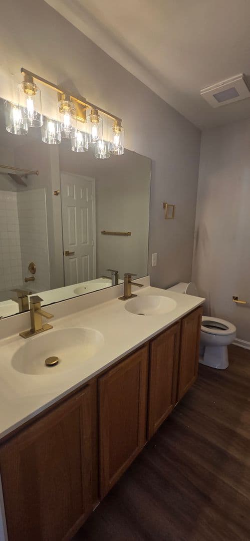 Clementon House: 2031 Broadacres DR