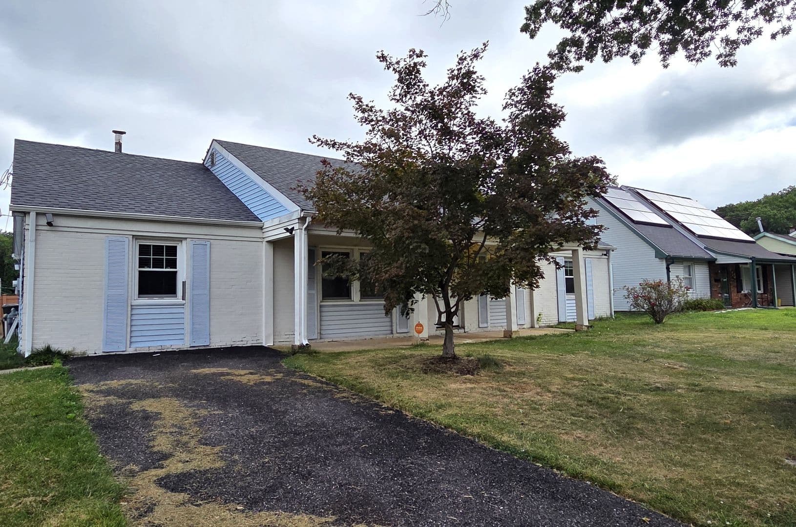 Willingboro House: 77 Executive Ln