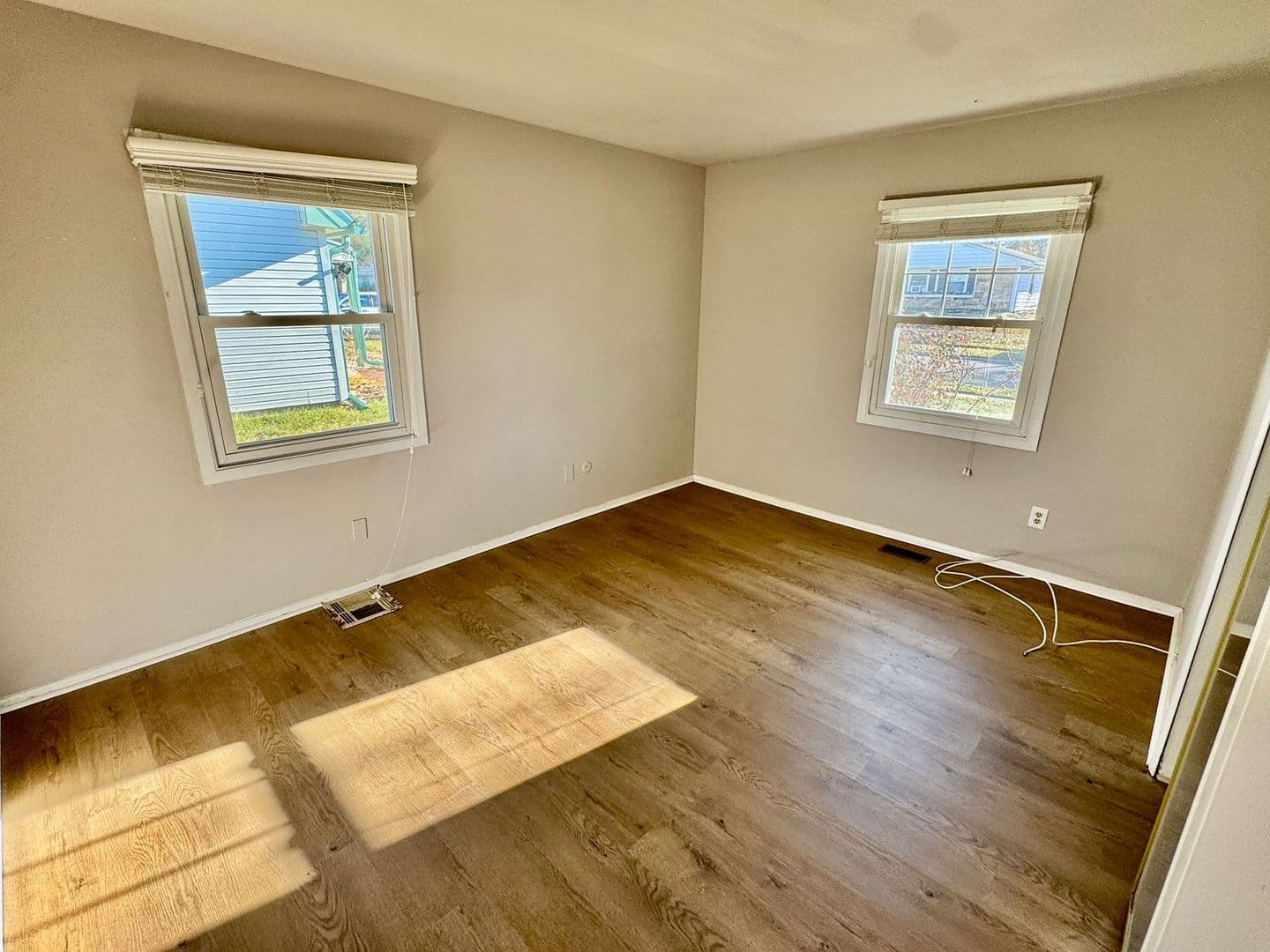 Willingboro House: 77 Executive Ln