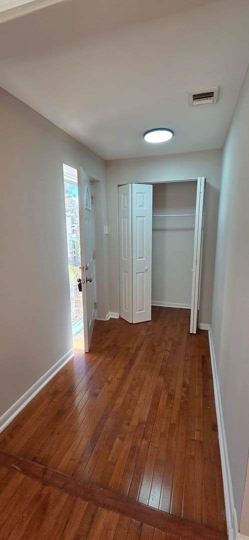 Williamstown House: 319 Jays Ave