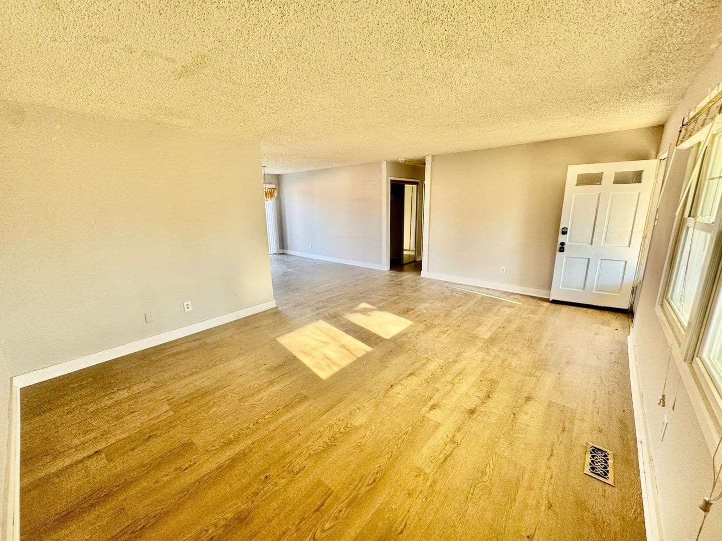 Willingboro House: 77 Executive Ln