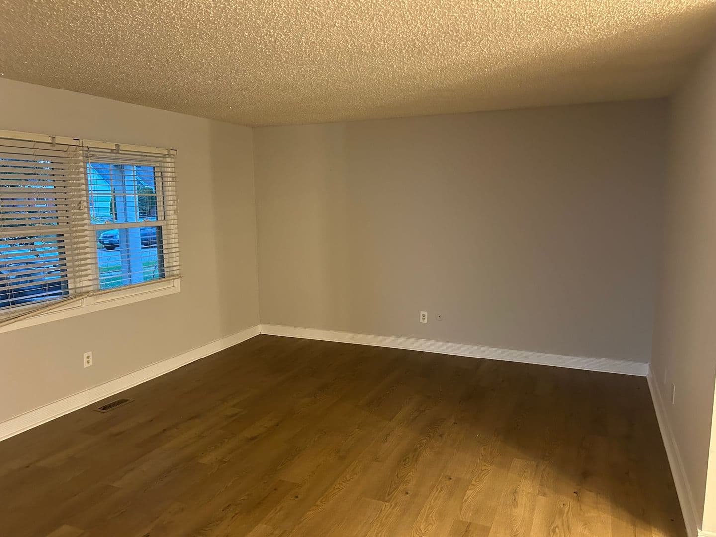 Willingboro House: 77 Executive Ln