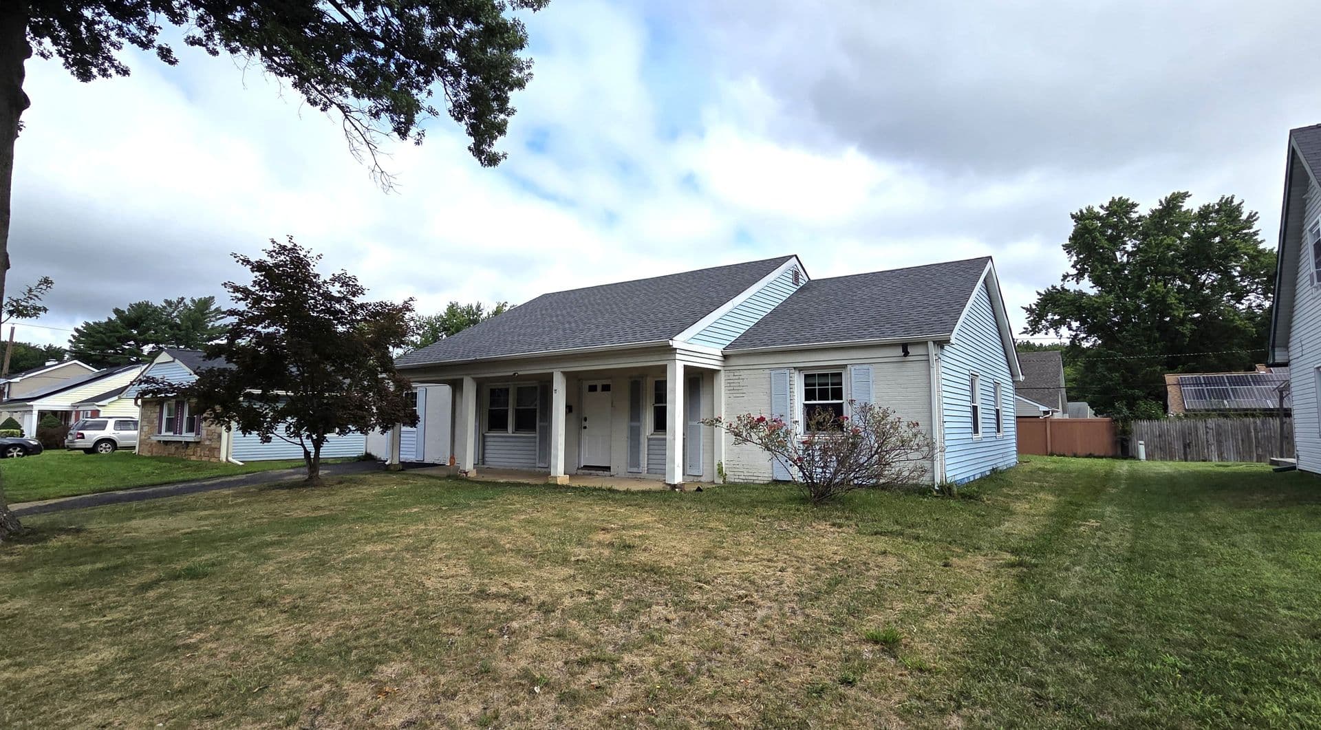 Willingboro House: 77 Executive Ln