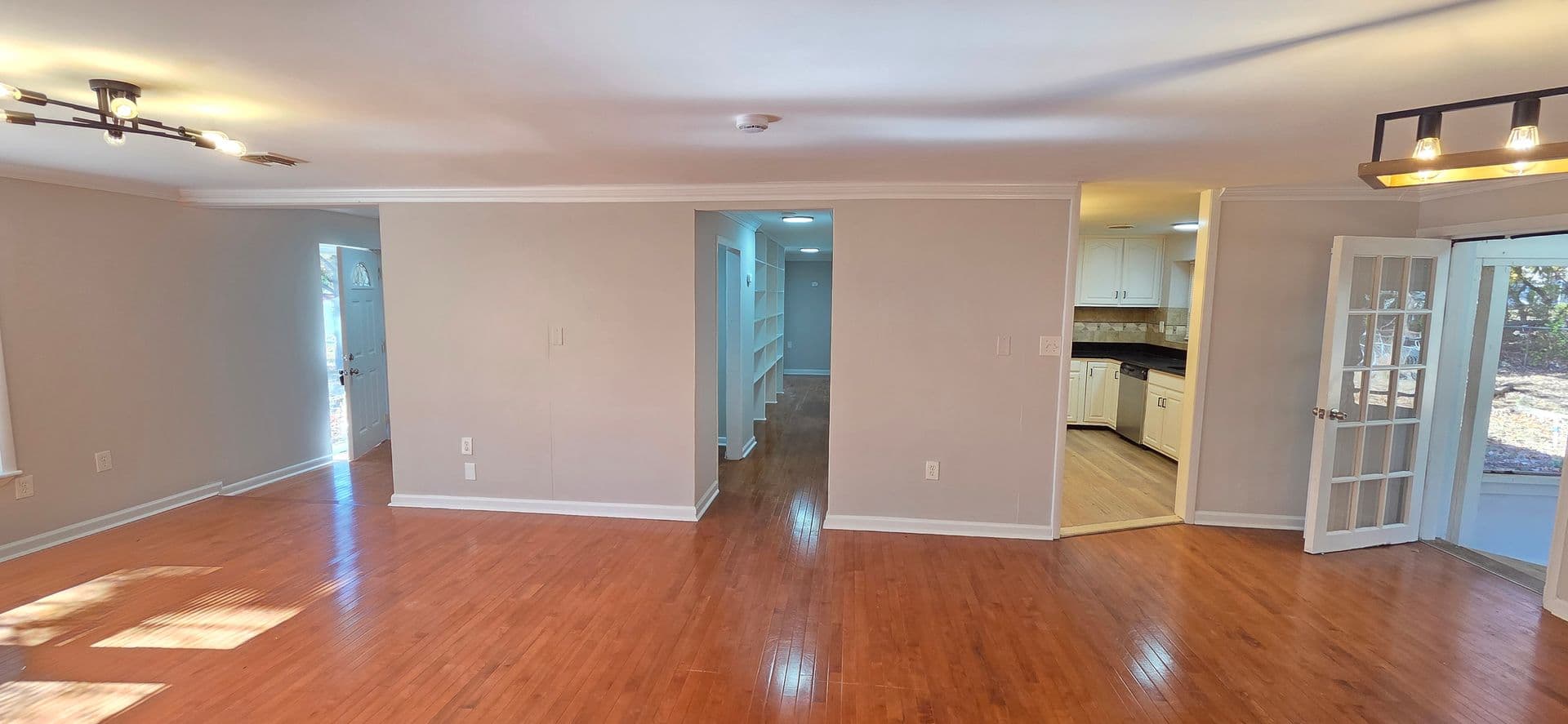 Williamstown House: 319 Jays Ave