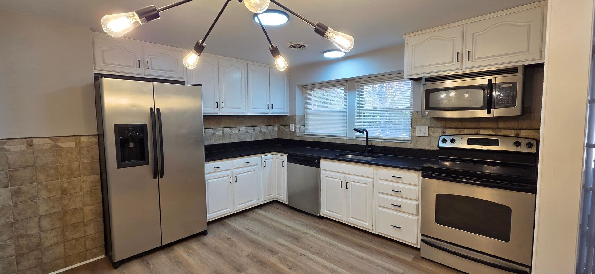 Williamstown House: 319 Jays Ave