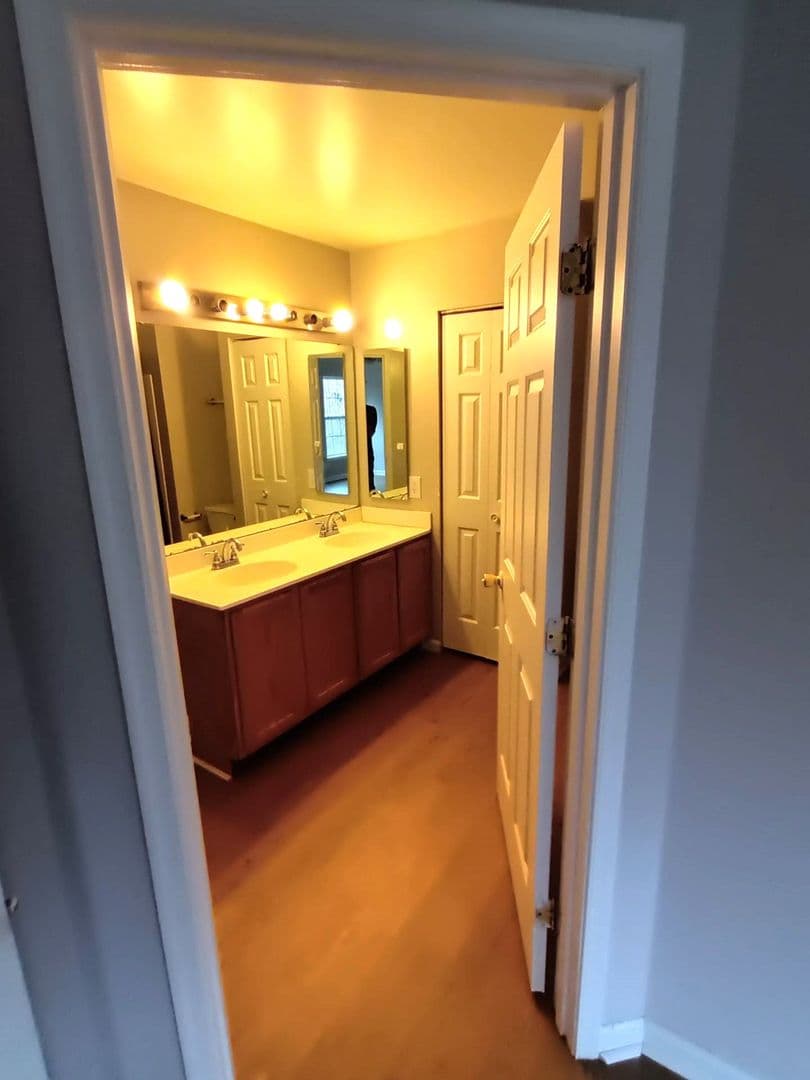 Clementon House: 2039 BROADACRES DR