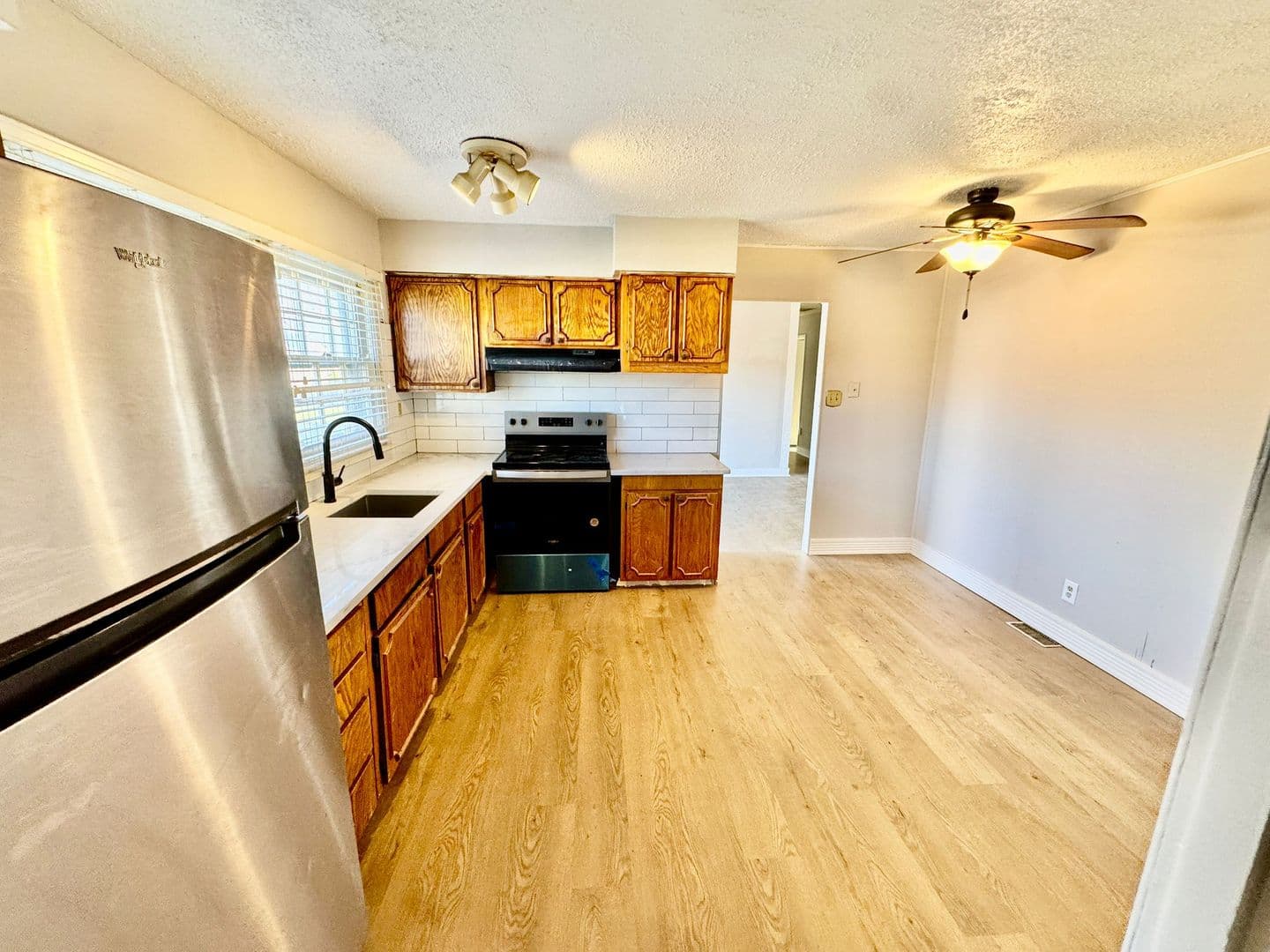 Willingboro House: 77 Executive Ln