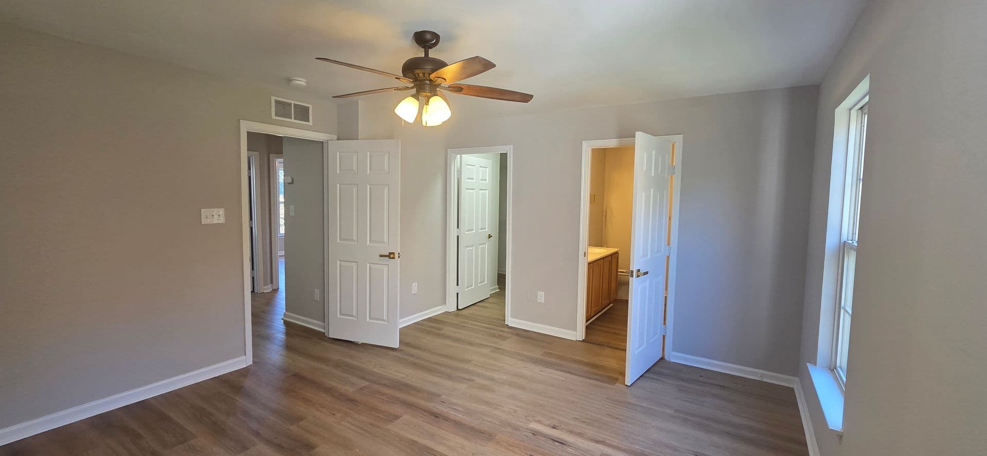 Clementon House: 2031 Broadacres DR