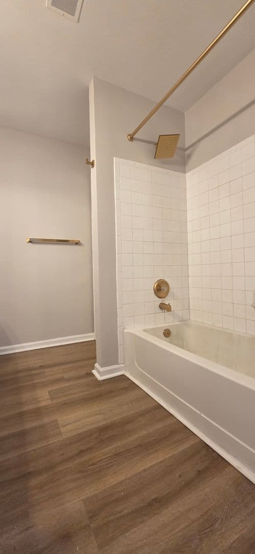 Clementon House: 2031 Broadacres DR