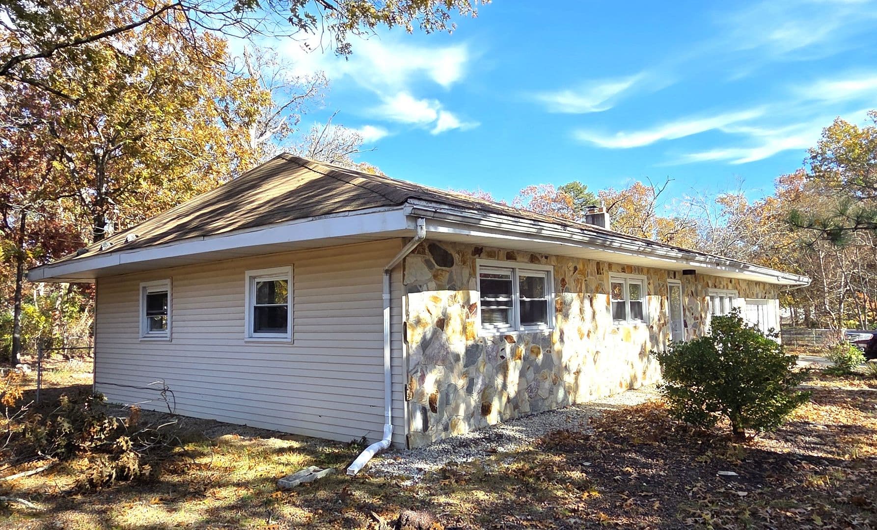 Williamstown House: 319 Jays Ave