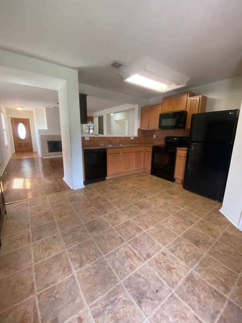 San Marcos House: 206 Calixto Ct