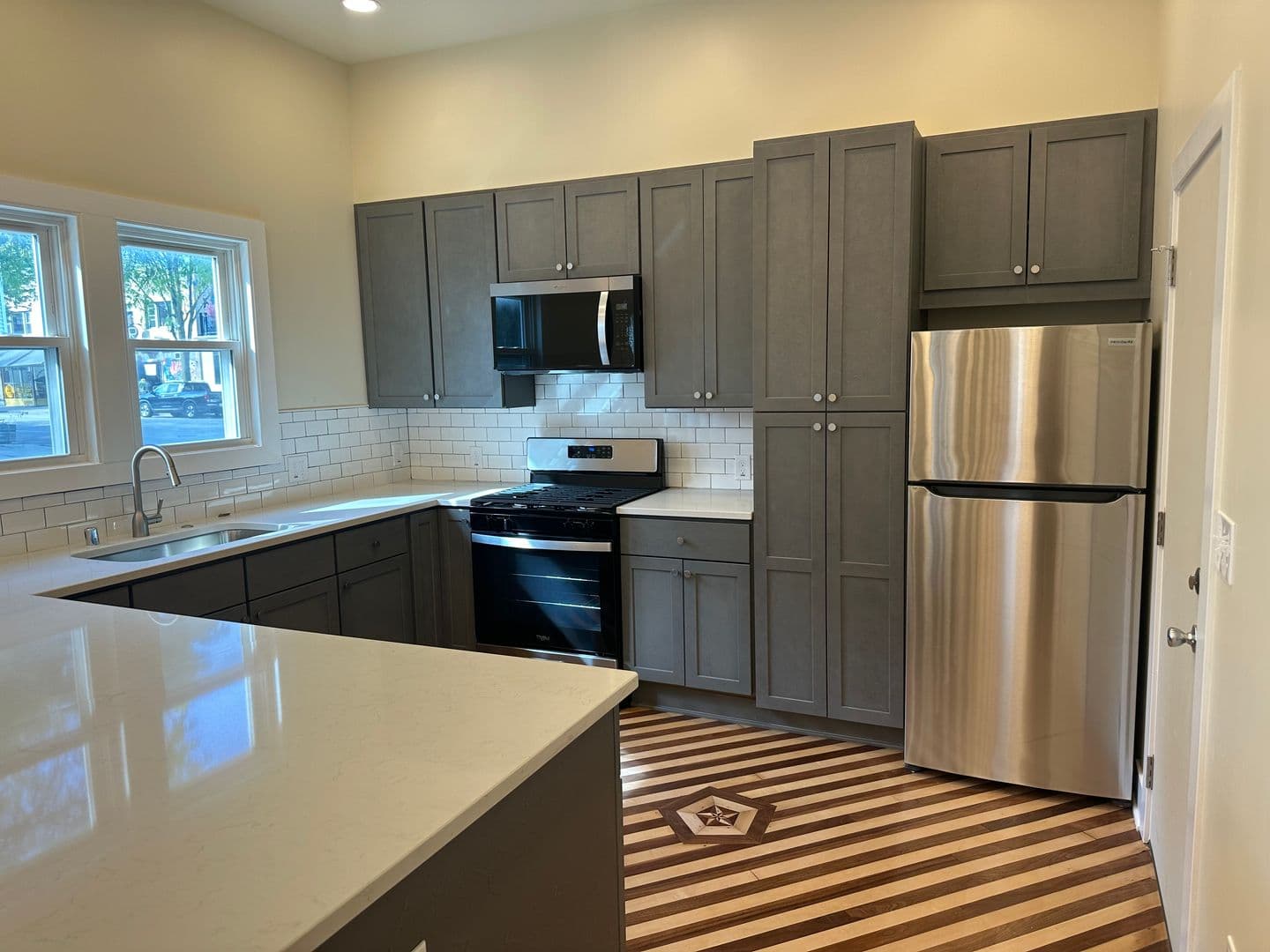 Milwaukee Apartment: 901 E Center St