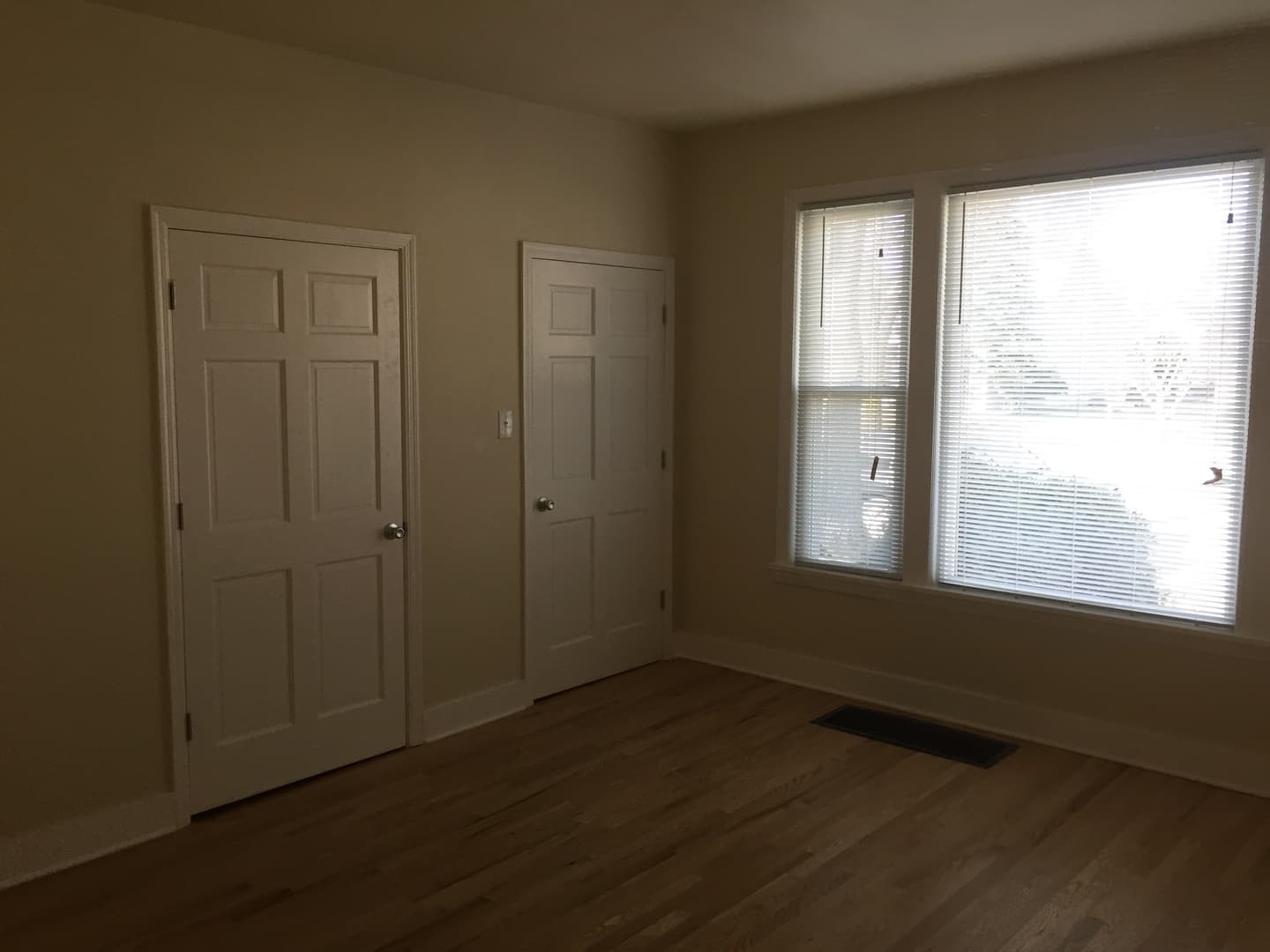 Milwaukee Apartment: 2564 N Humboldt Blvd