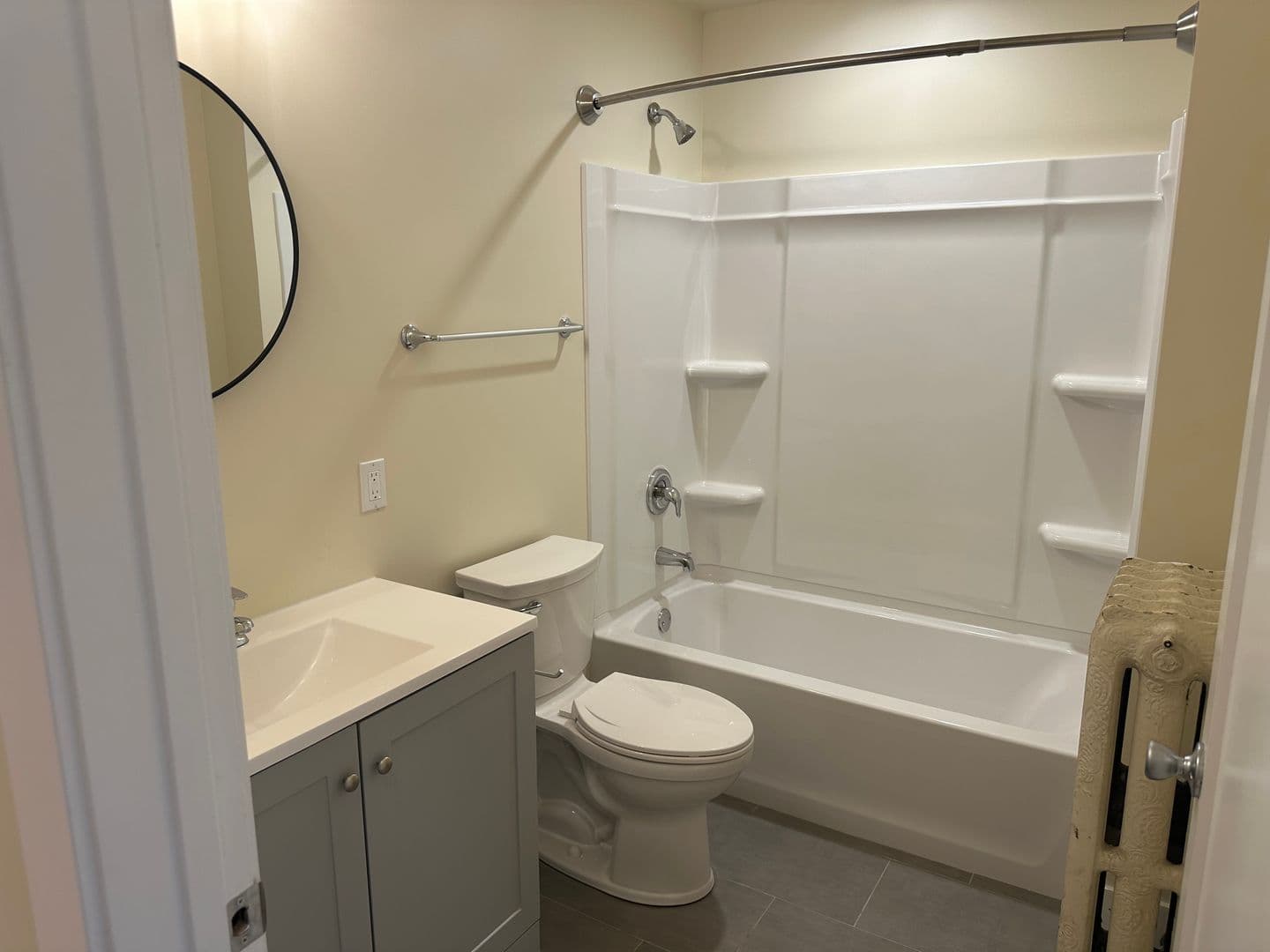 Milwaukee Apartment: 901 E Center St