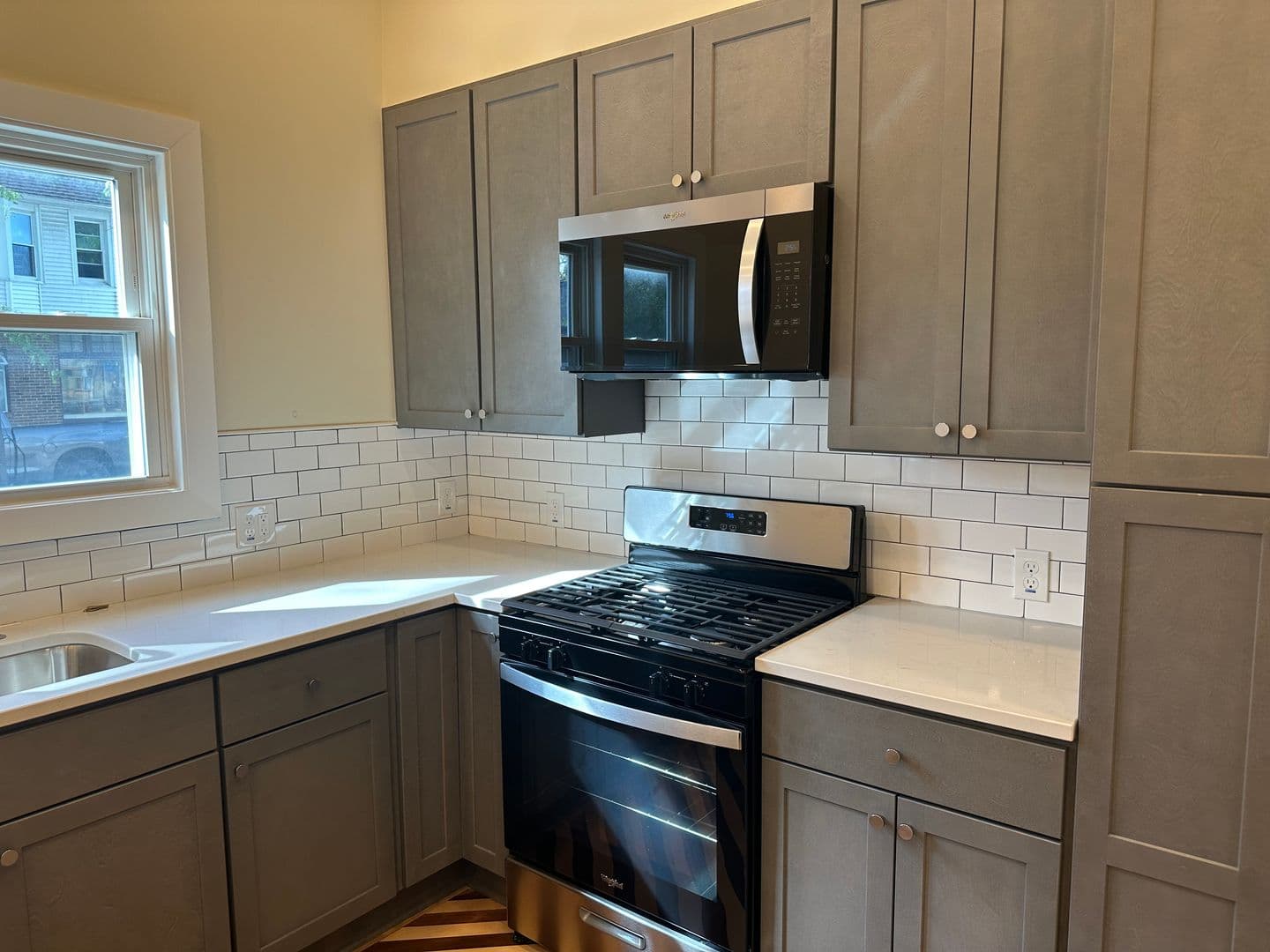 Milwaukee Apartment: 901 E Center St