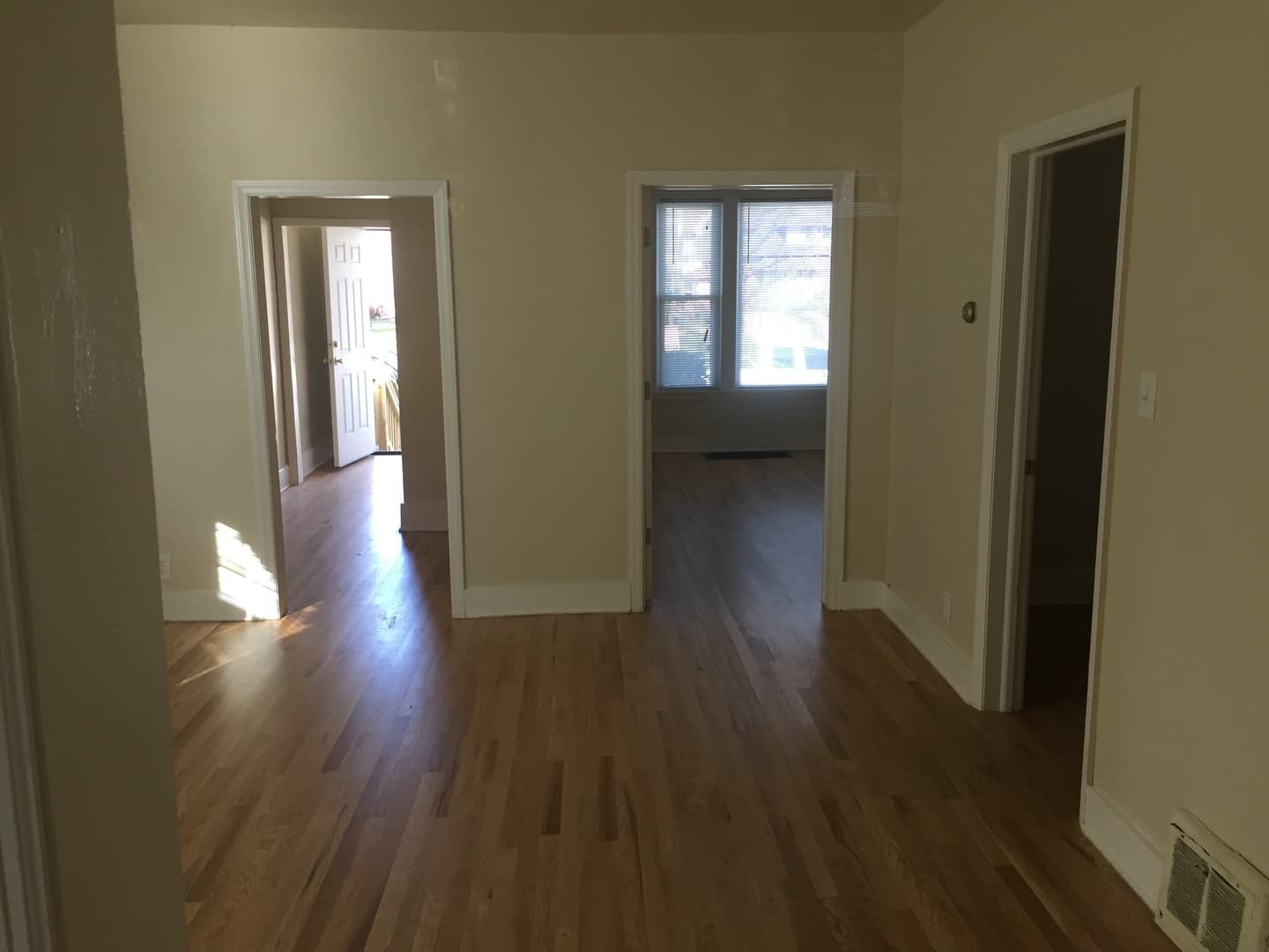 Milwaukee Apartment: 2564 N Humboldt Blvd