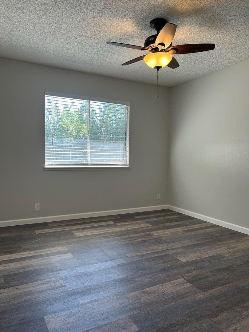 Ridgecrest Apartment: 425  Rick Ct.
