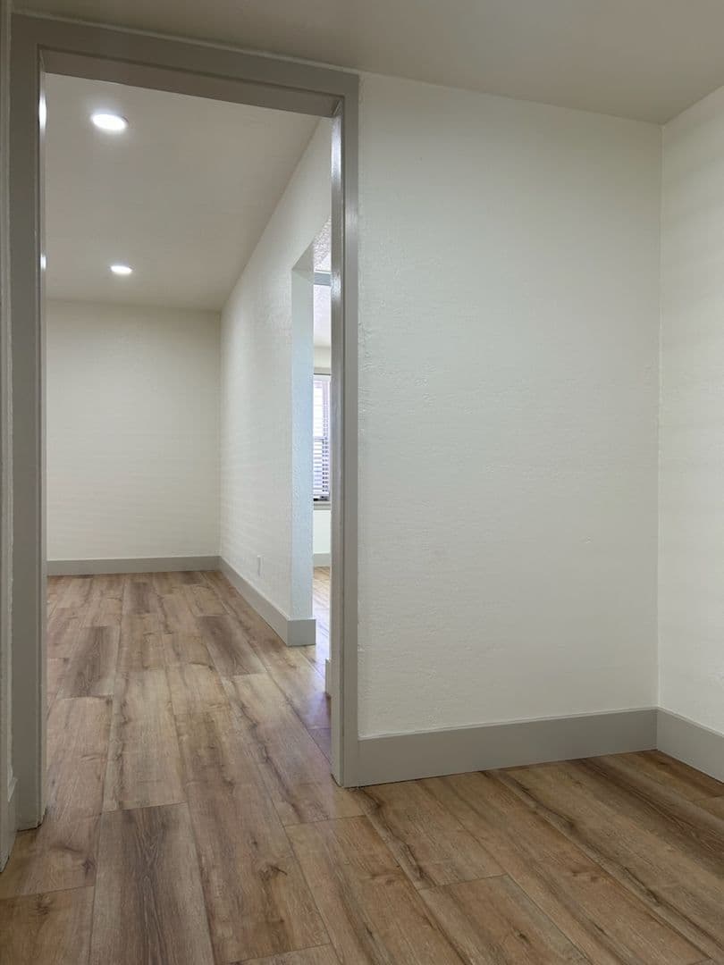Ridgecrest Apartment: 112 S. Valley St.