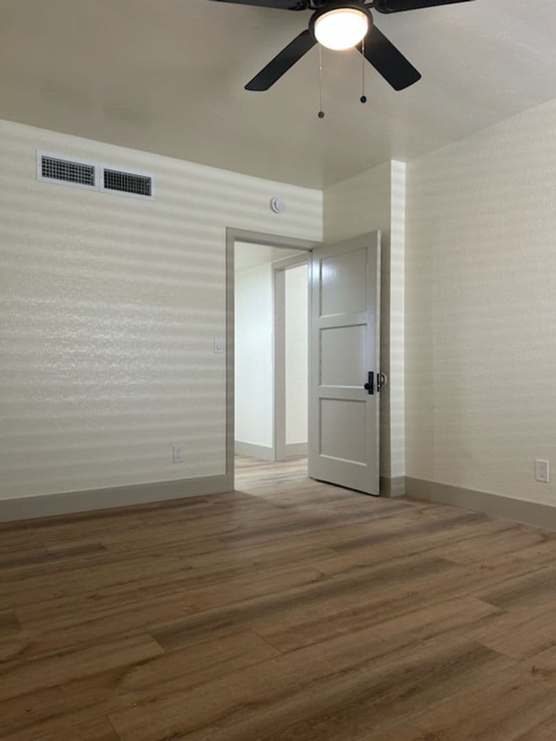 Ridgecrest Apartment: 112 S. Valley St.