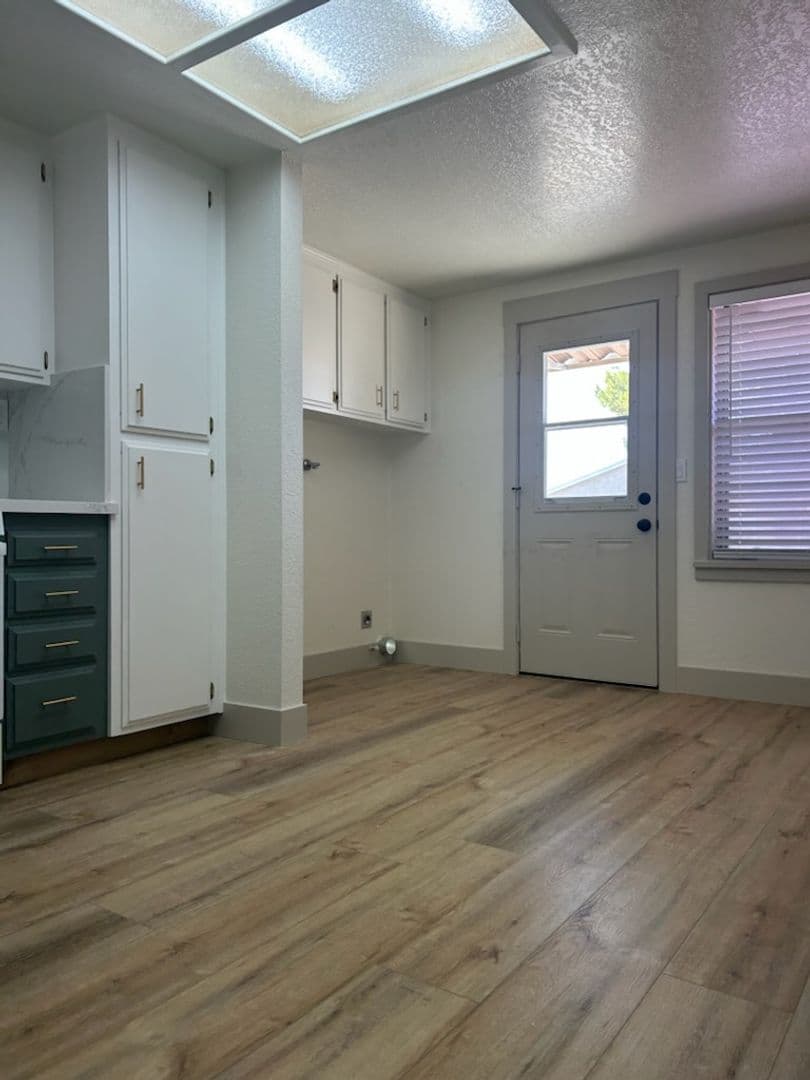 Ridgecrest Apartment: 112 S. Valley St.