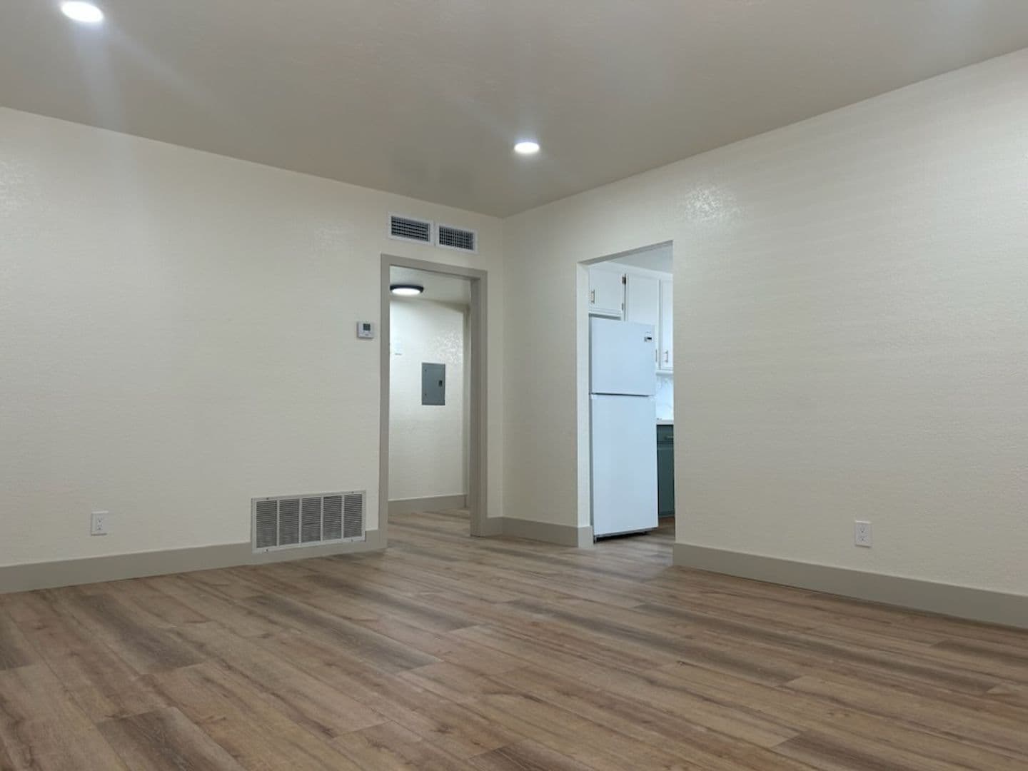 Ridgecrest Apartment: 112 S. Valley St.
