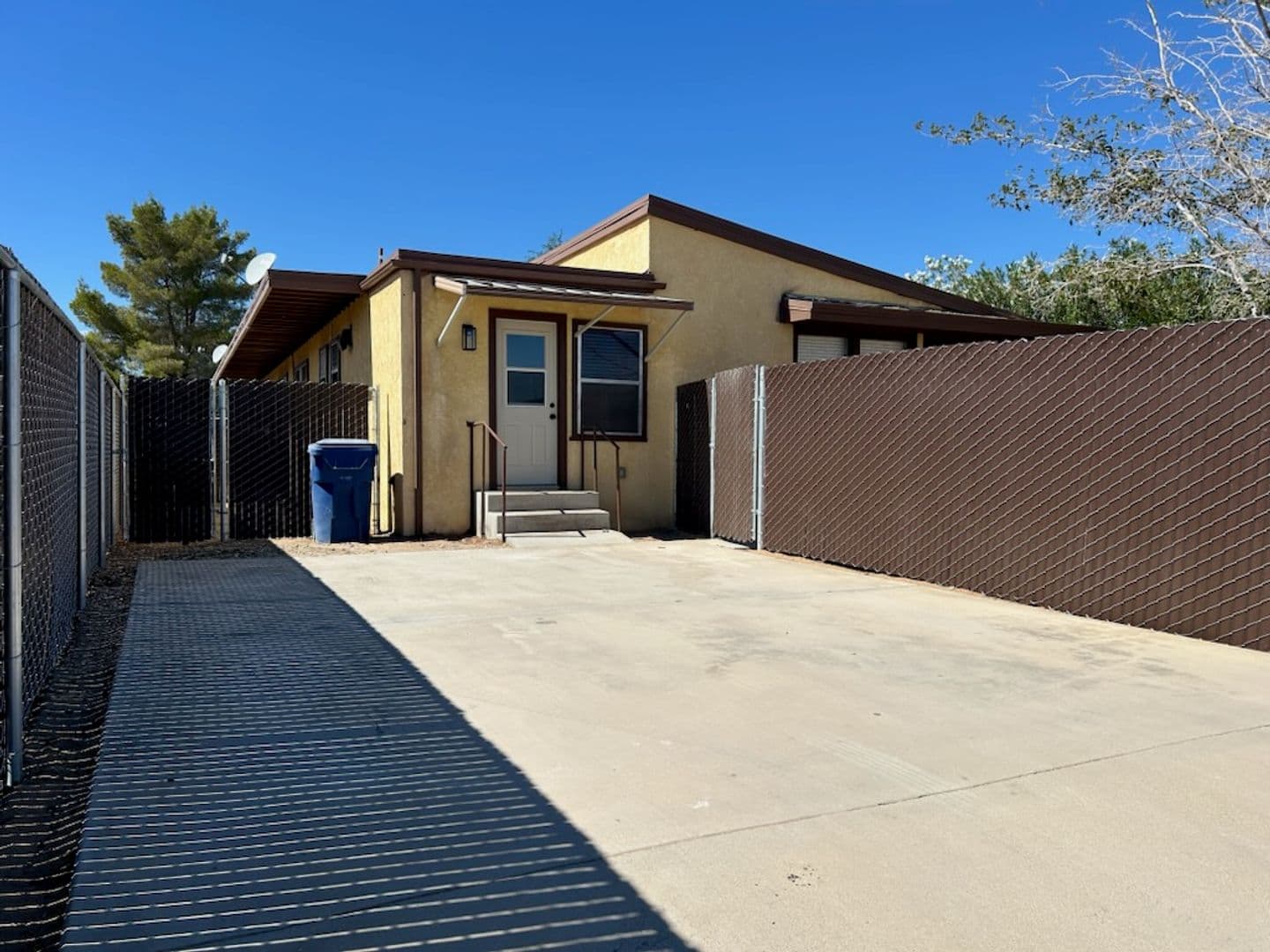 Ridgecrest Apartment: 112 S. Valley St.