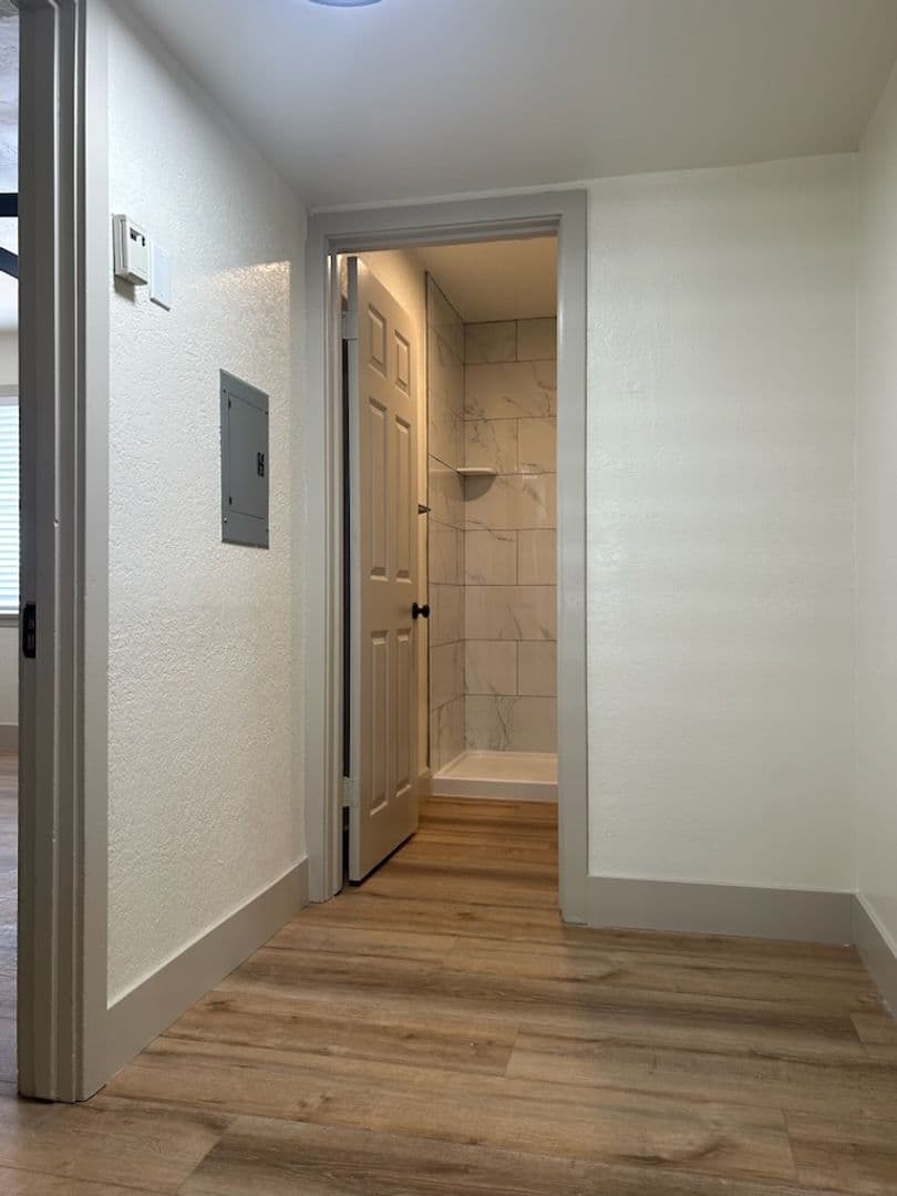 Ridgecrest Apartment: 112 S. Valley St.