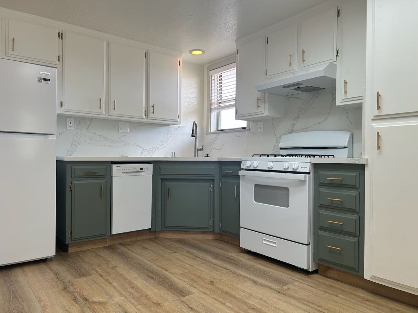 Ridgecrest Apartment: 112 S. Valley St.