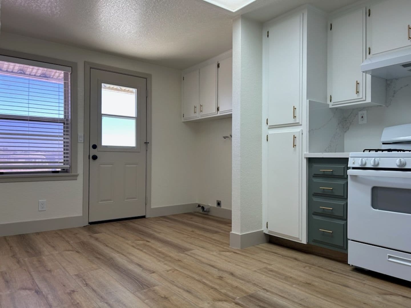 Ridgecrest Apartment: 112 S. Valley St.