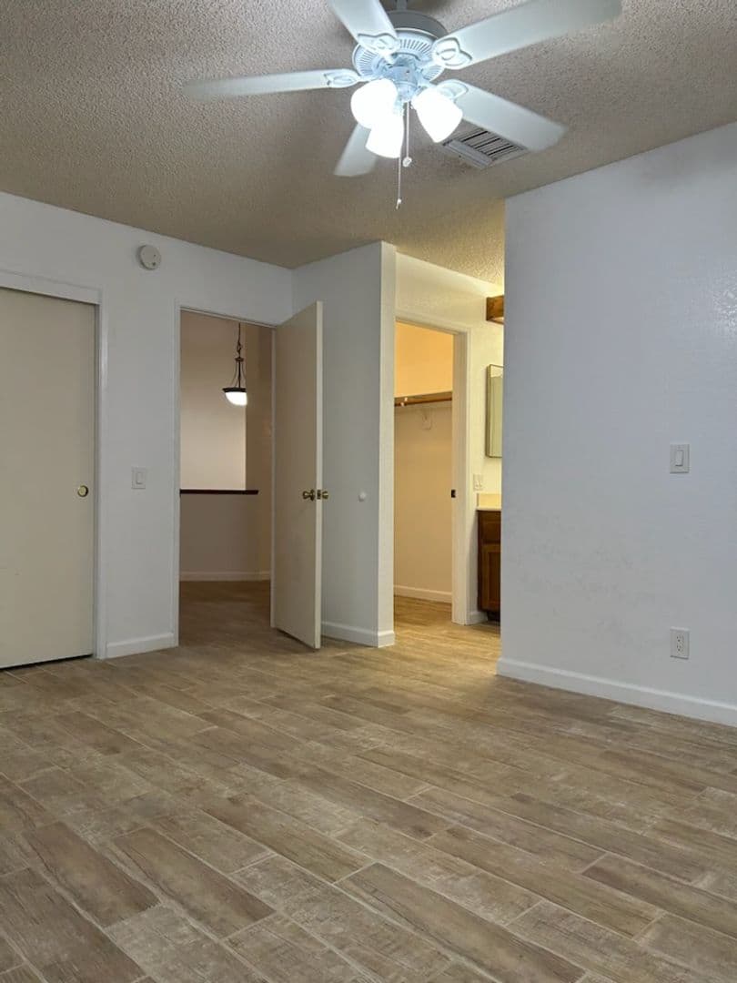 Ridgecrest House: 329 Del Mar Lane