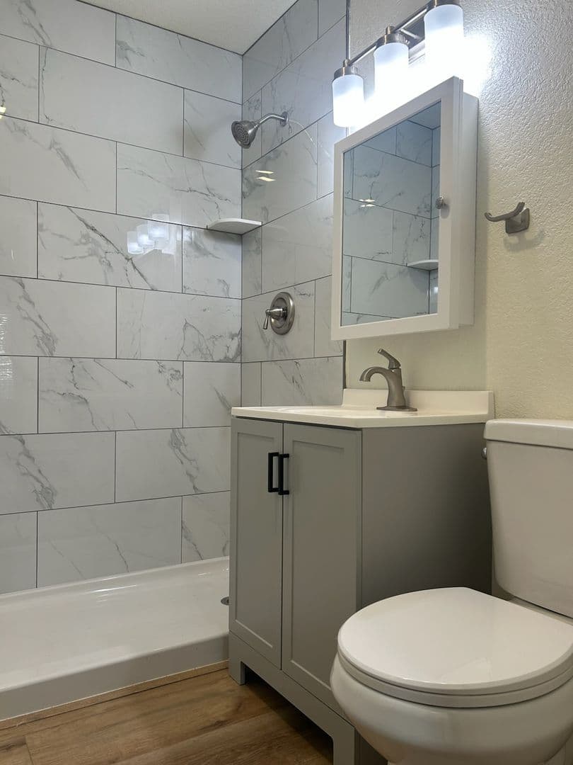 Ridgecrest Apartment: 112 S. Valley St.