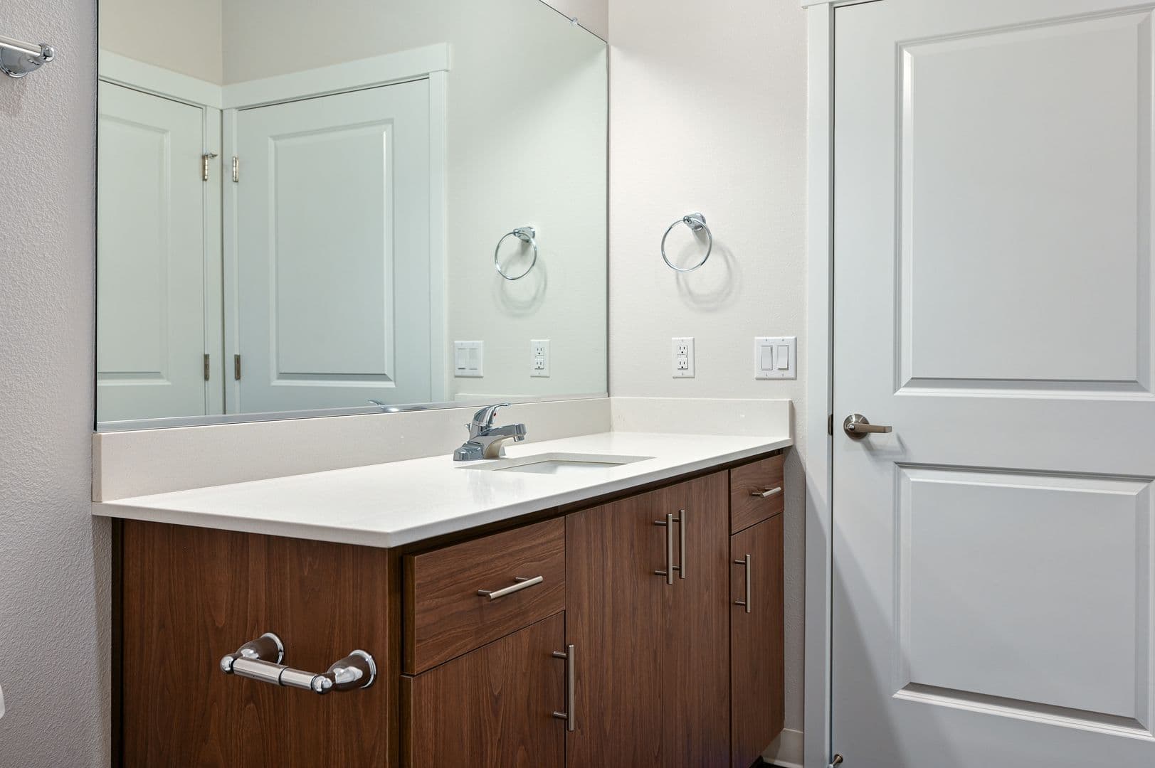 Portland Apartment: 1940 NW 25th Ave