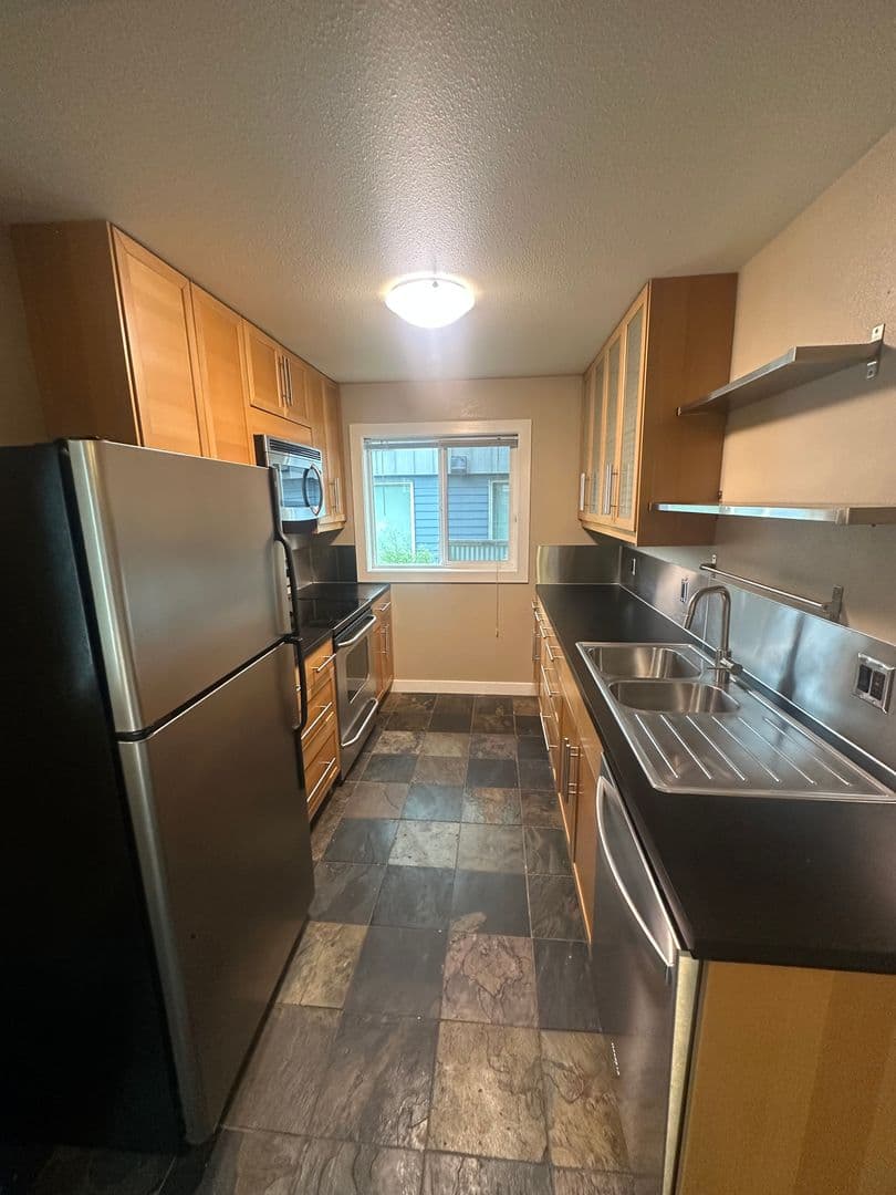 Portland Apartment: 4934-4942 NE 32nd Place