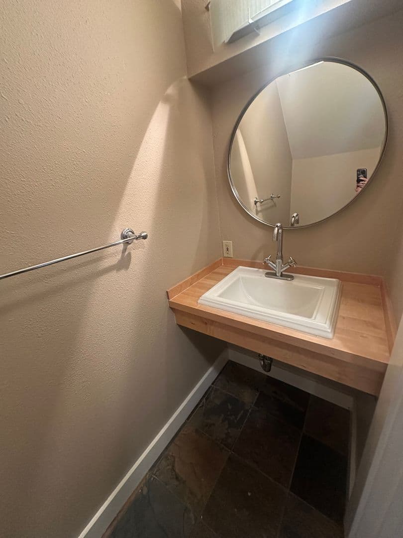 Portland Apartment: 4934-4942 NE 32nd Place