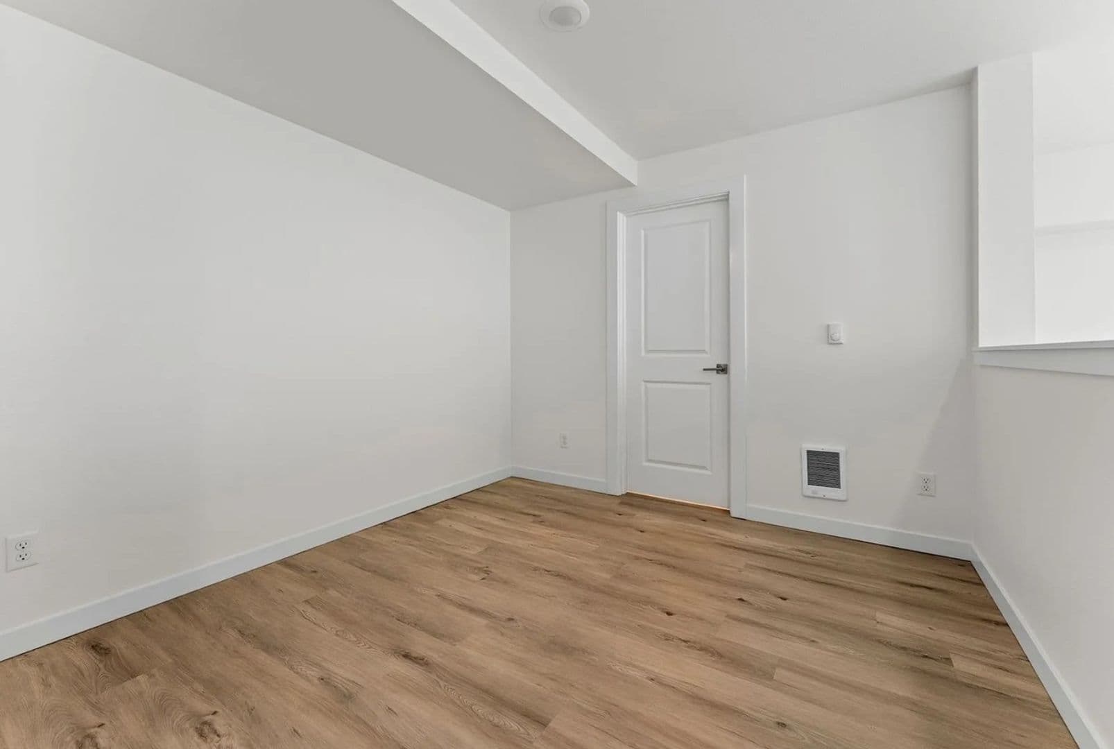 Portland Apartment: 1820 NE Davis Street