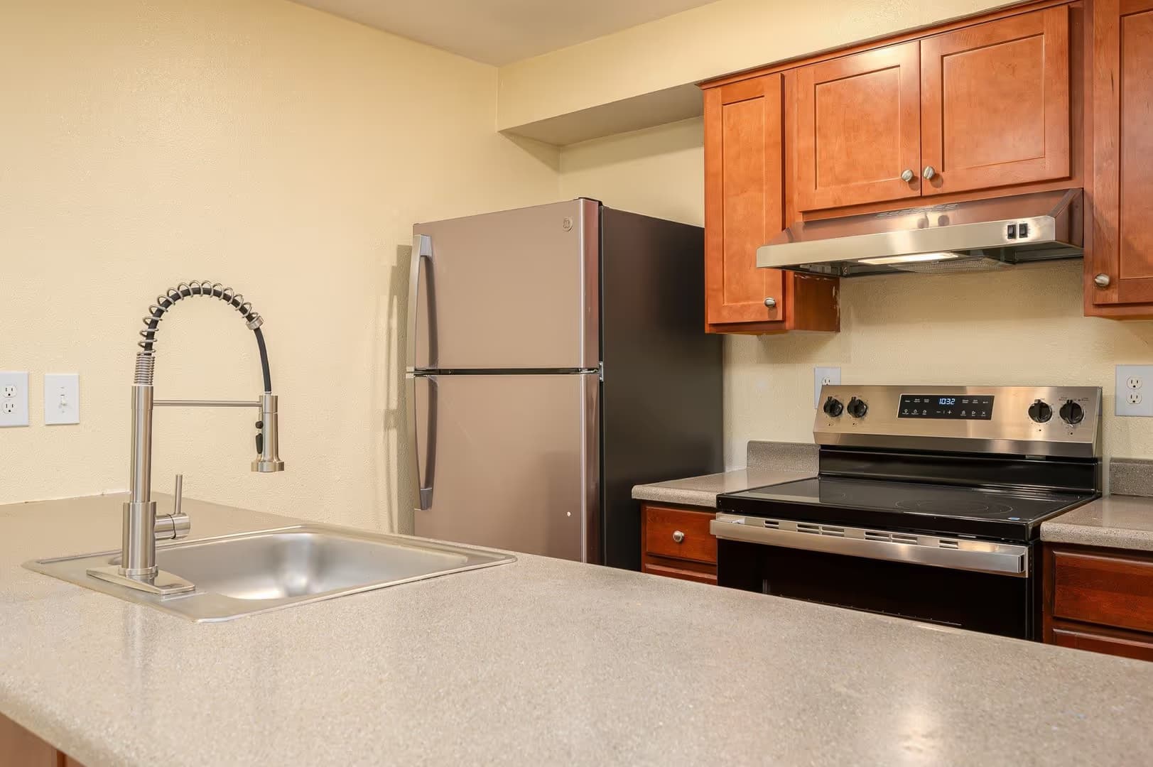 Gresham Apartment: 24050 SE Stark St