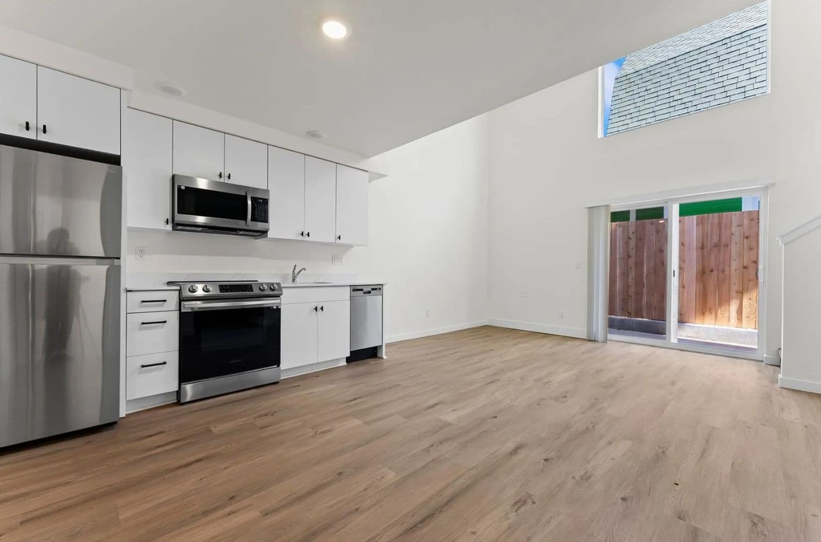 Portland Apartment: 1820 NE Davis Street