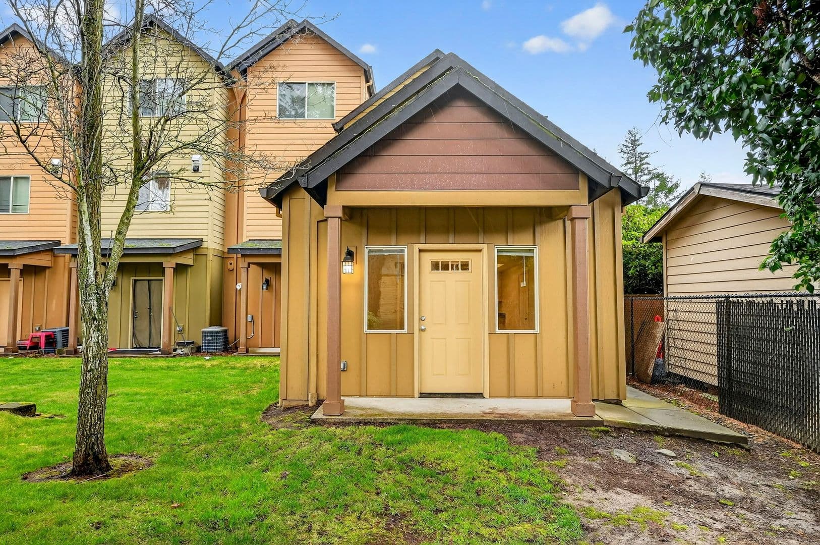 Gresham Townhome: 17218 - 17298 NE Glisan Street