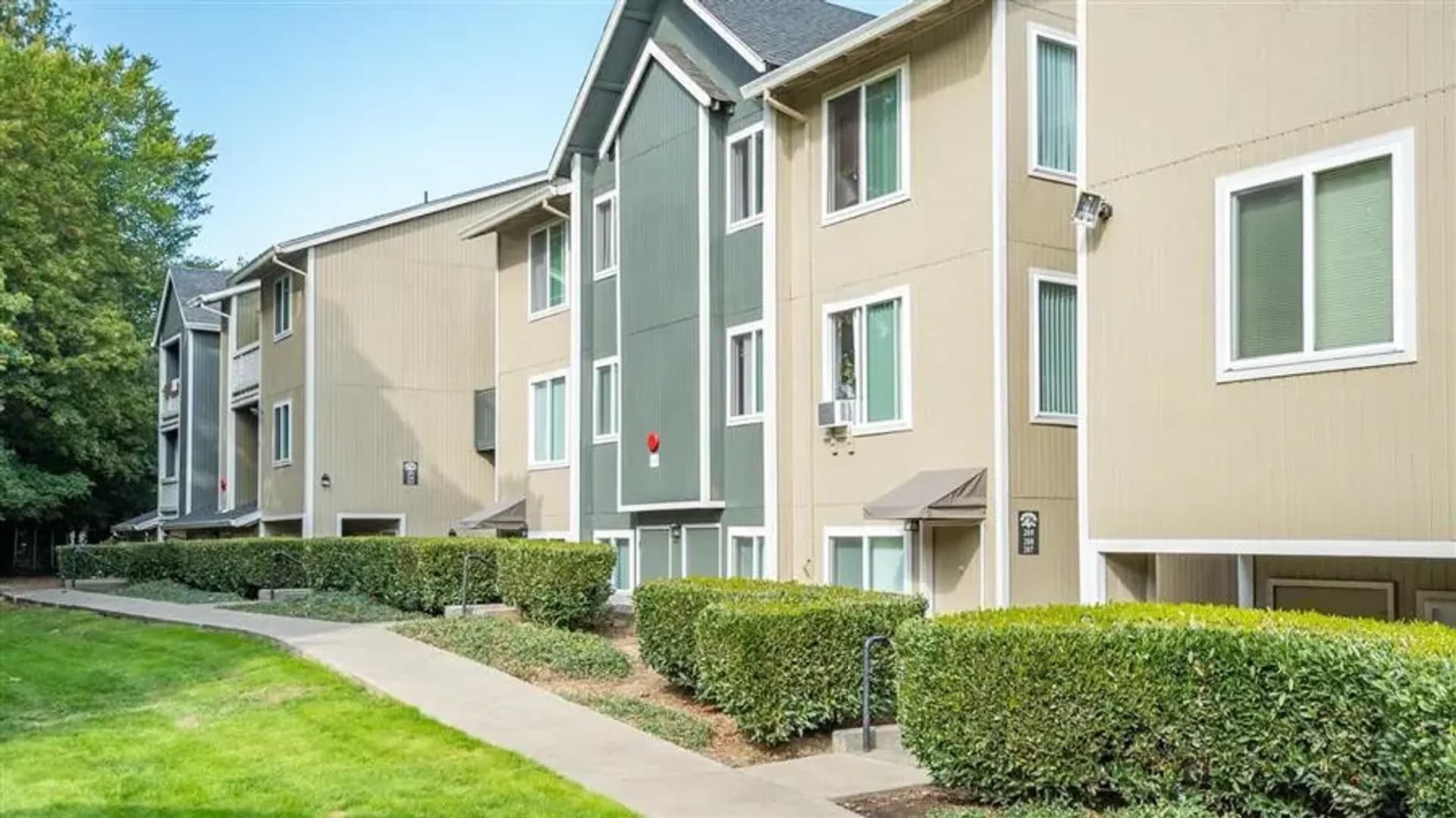 Gresham Apartment: 24050 SE Stark St