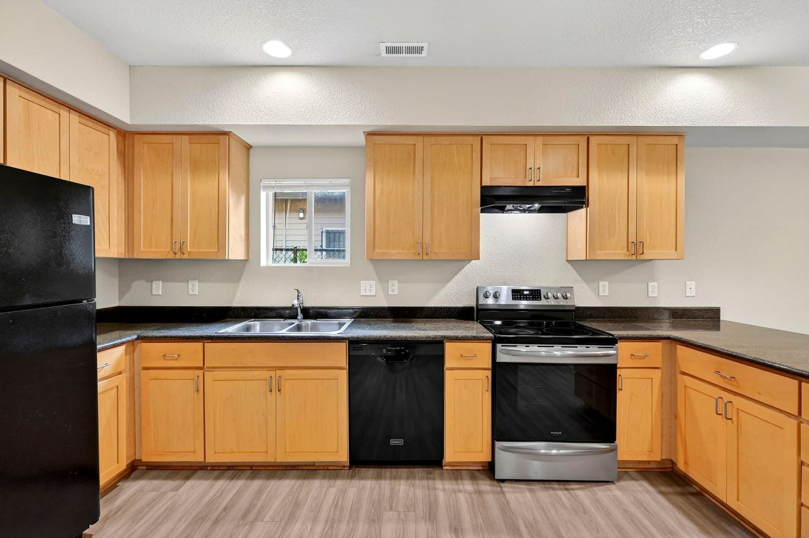 Gresham Townhome: 17218 - 17298 NE Glisan Street