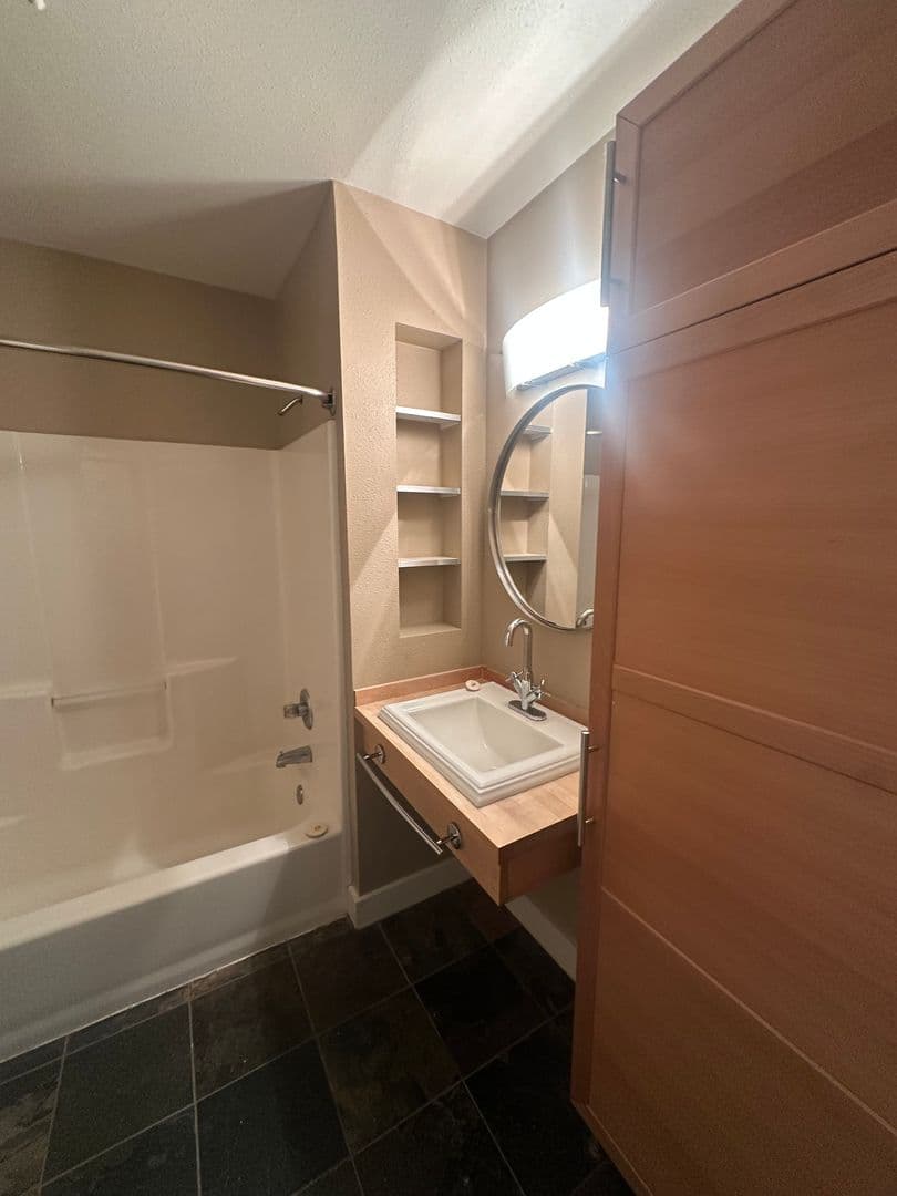 Portland Apartment: 4934-4942 NE 32nd Place