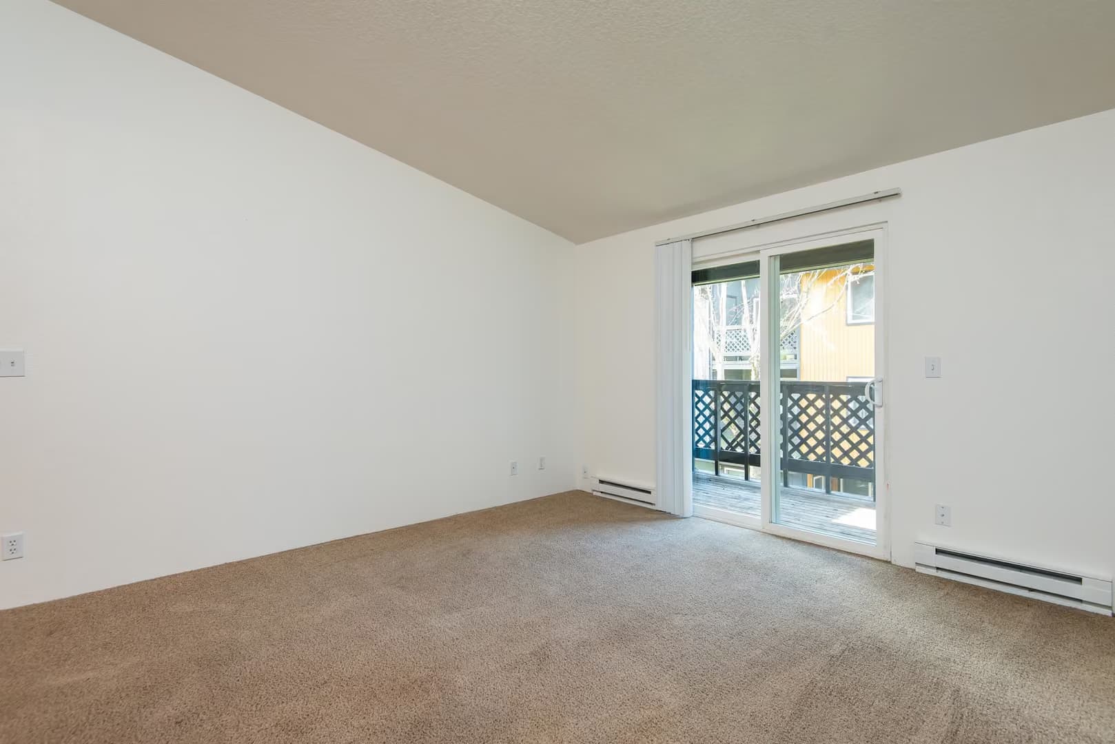 Gresham Apartment: 24050 SE Stark St