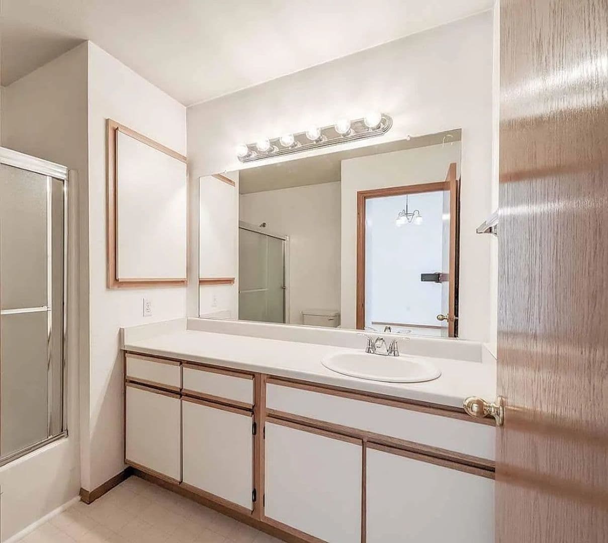 Portland Apartment: 2522 NW Vaughn