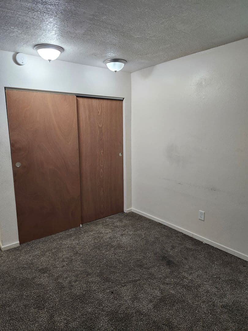 Beaverton Apartment: 8600 SW Scholls Ferry Rd