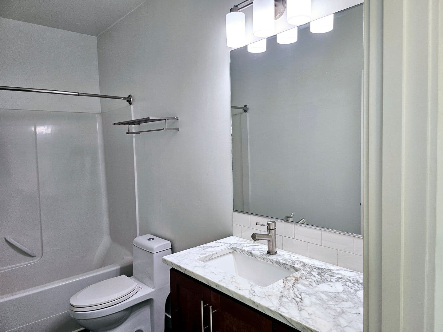 Portland Apartment: 1459 SE Ankeny St