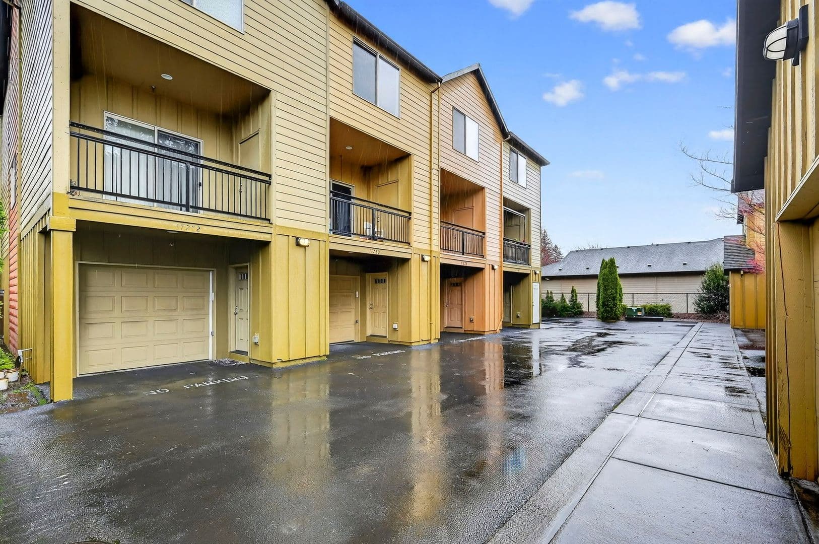 Gresham Townhome: 17218 - 17298 NE Glisan Street