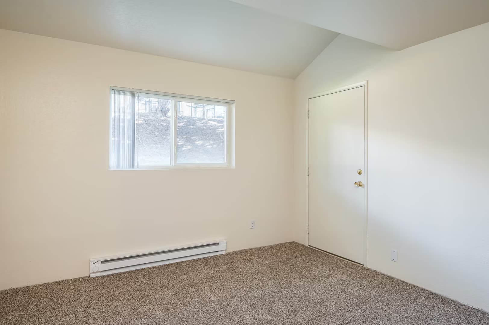 Gresham Apartment: 24050 SE Stark St
