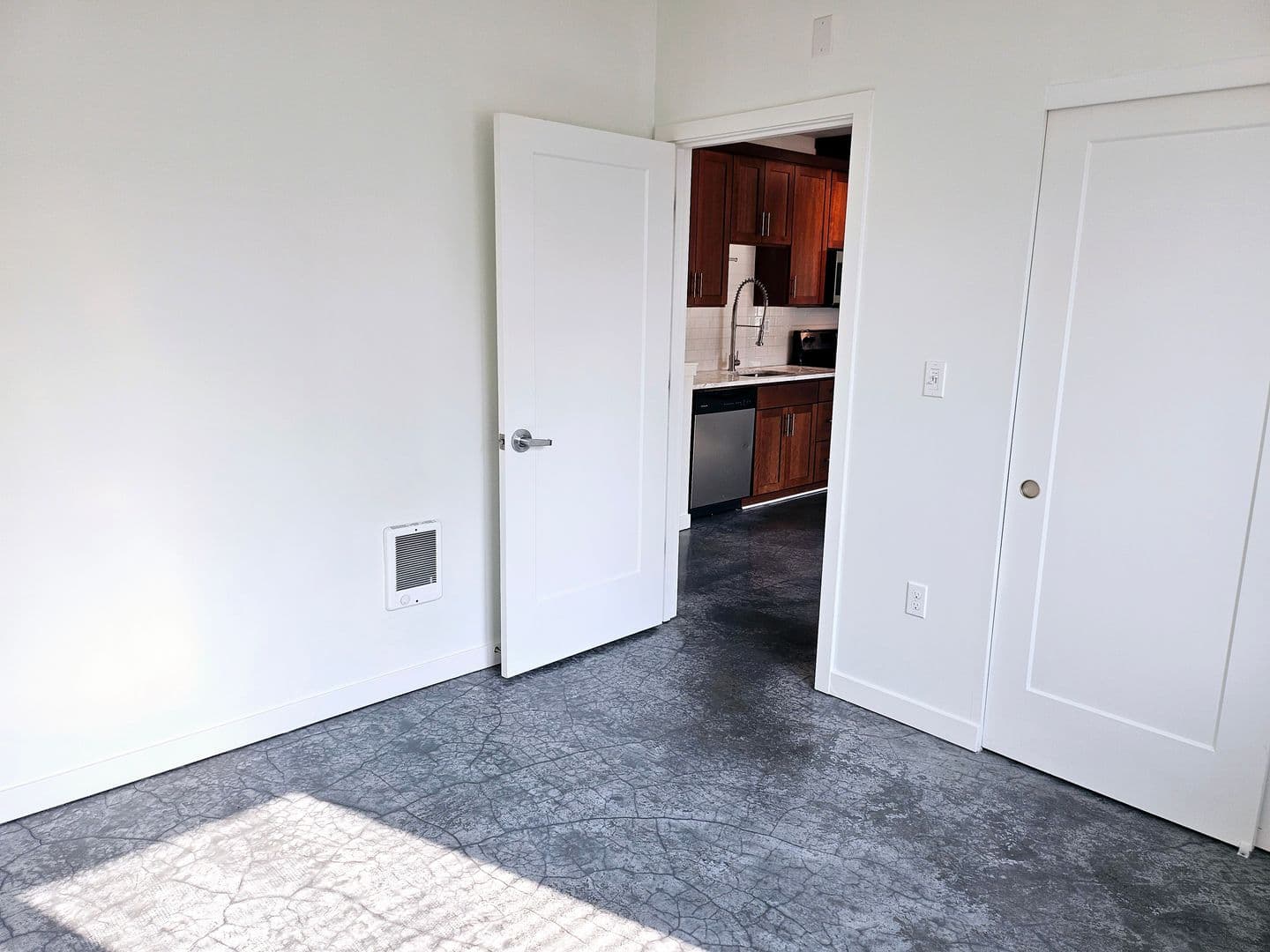 Portland Apartment: 1459 SE Ankeny St