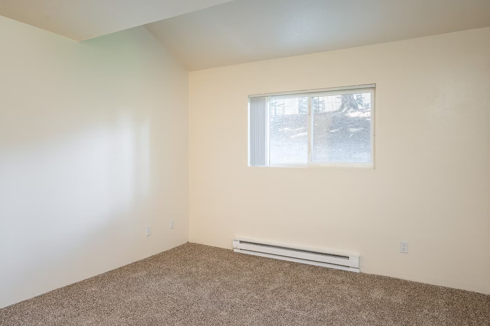 Gresham Apartment: 24050 SE Stark St