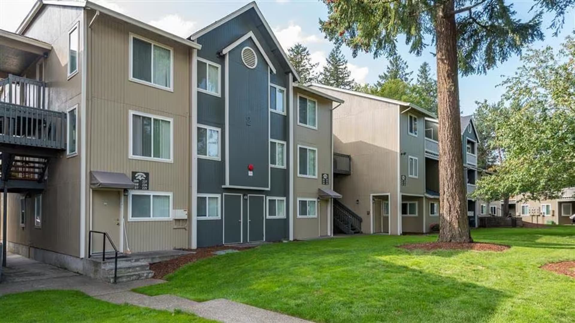 Gresham Apartment: 24050 SE Stark St